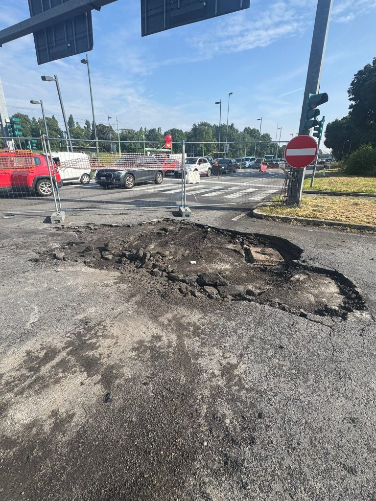 Cedimento viale Fulvio Testi - foto Comune di Monza