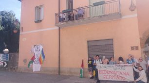 Giro d'Italia 2025 No Pedemontana al passaggio a Gerno di Lesmo