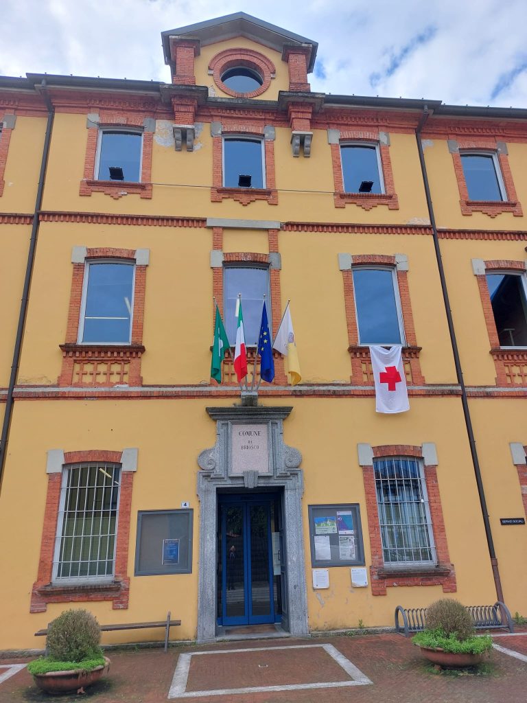 Briosco Croce rossa Bandiera Comune