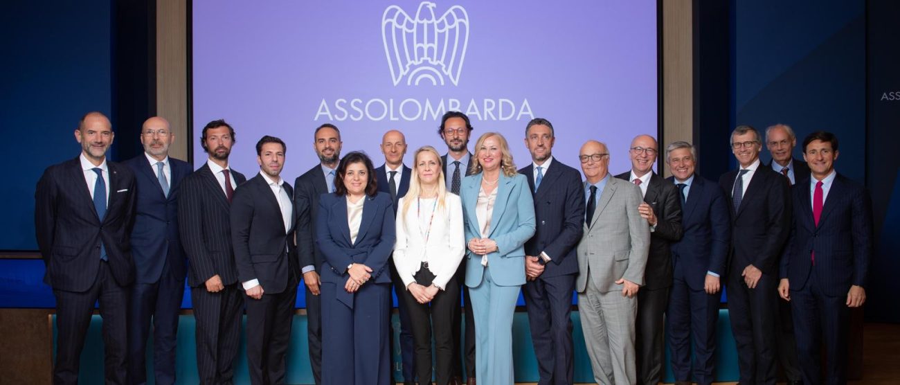 Assolombarda, da sinistra verso destra: Carlo Spinetta, Arrigo Giana, Giovanni Tronchetti Provera, Massimo Di Amato, Federico Chiarini, Veronica Squinzi, Matteo Parravicini, Giulia Castoldi, Alvise Biffi, Marta Spinelli, Mattia Macellari, Paolo Gerardini, Agostino Santoni, Alessandro Picardi, Nicola Monti, Giuseppe Notarnicola, Tommaso Rossini