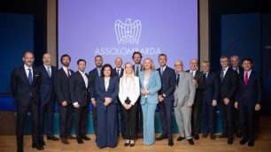 Assolombarda, da sinistra verso destra: Carlo Spinetta, Arrigo Giana, Giovanni Tronchetti Provera, Massimo Di Amato, Federico Chiarini, Veronica Squinzi, Matteo Parravicini, Giulia Castoldi, Alvise Biffi, Marta Spinelli, Mattia Macellari, Paolo Gerardini, Agostino Santoni, Alessandro Picardi, Nicola Monti, Giuseppe Notarnicola, Tommaso Rossini