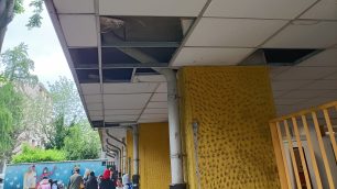 Il controsoffitto crollato alla scuola di San Fruttuoso