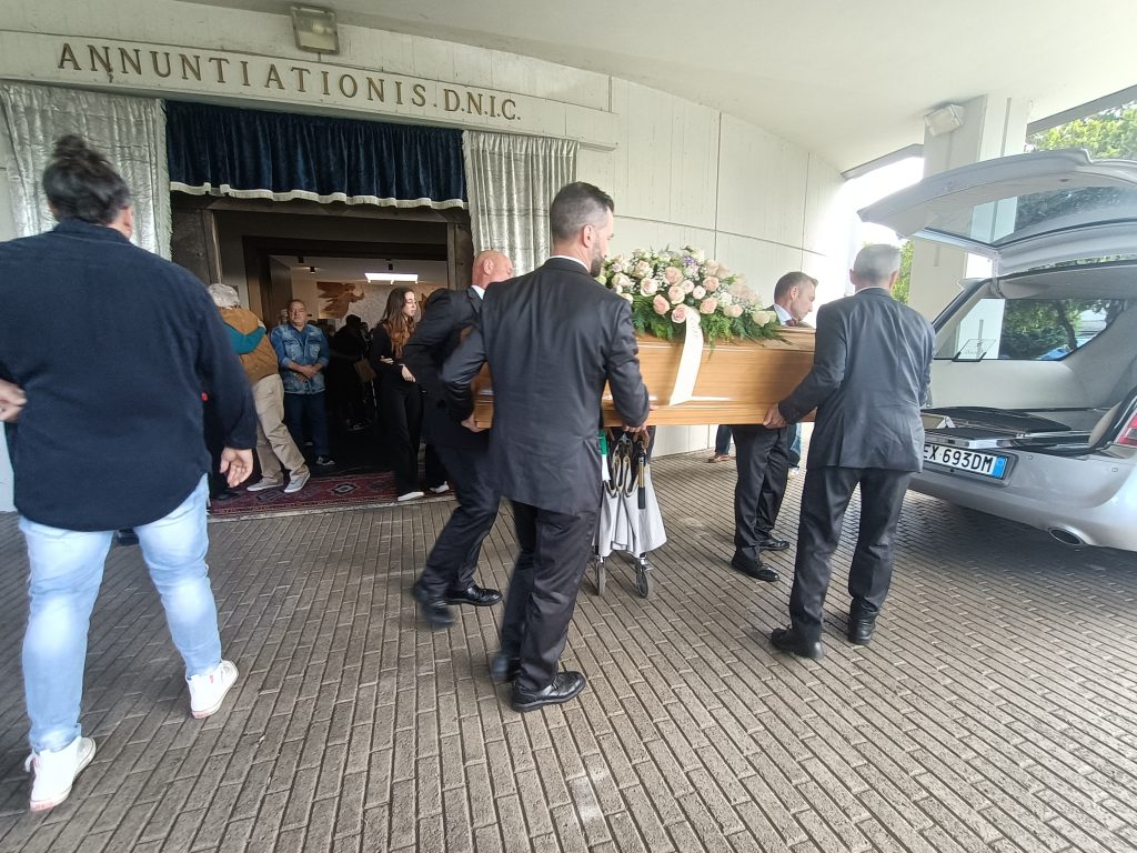 Arcore funerale Marinella Malacrida vittima incidente in bicicletta via Monte Rosa