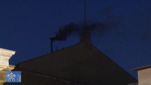 Conclave 2025: la prima fumata è nera - Media Vaticani