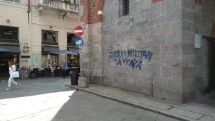Monza Arengario imbrattato