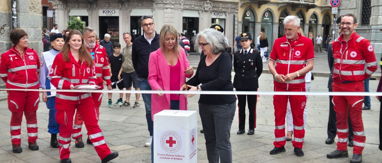 Monza villaggio Croce rossa taglio nastro