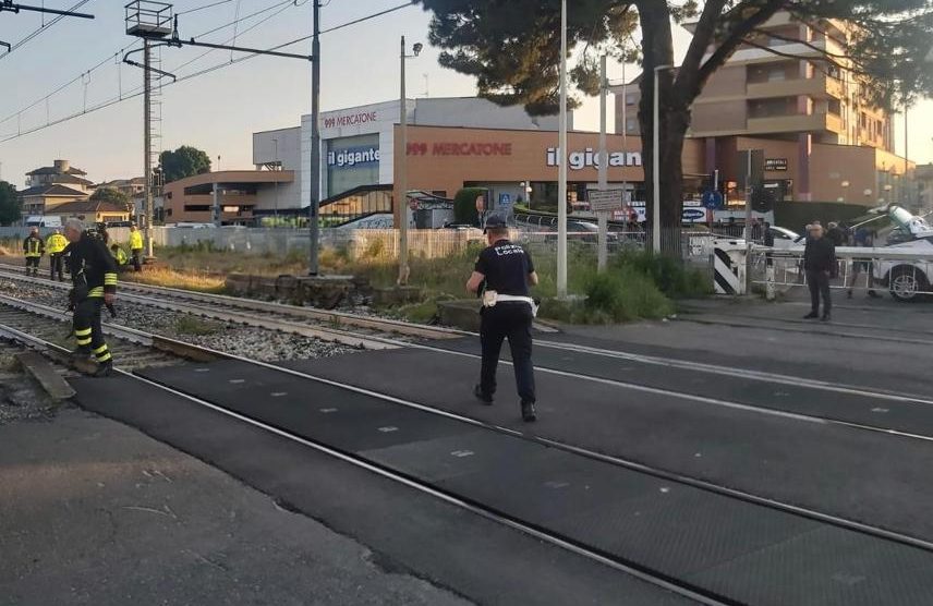 Cesano Maderno incidente pasasggio a livello