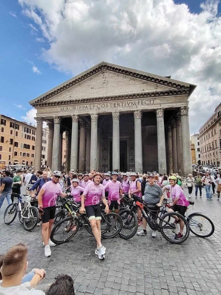 Paderno gruppo ciclisti per caso