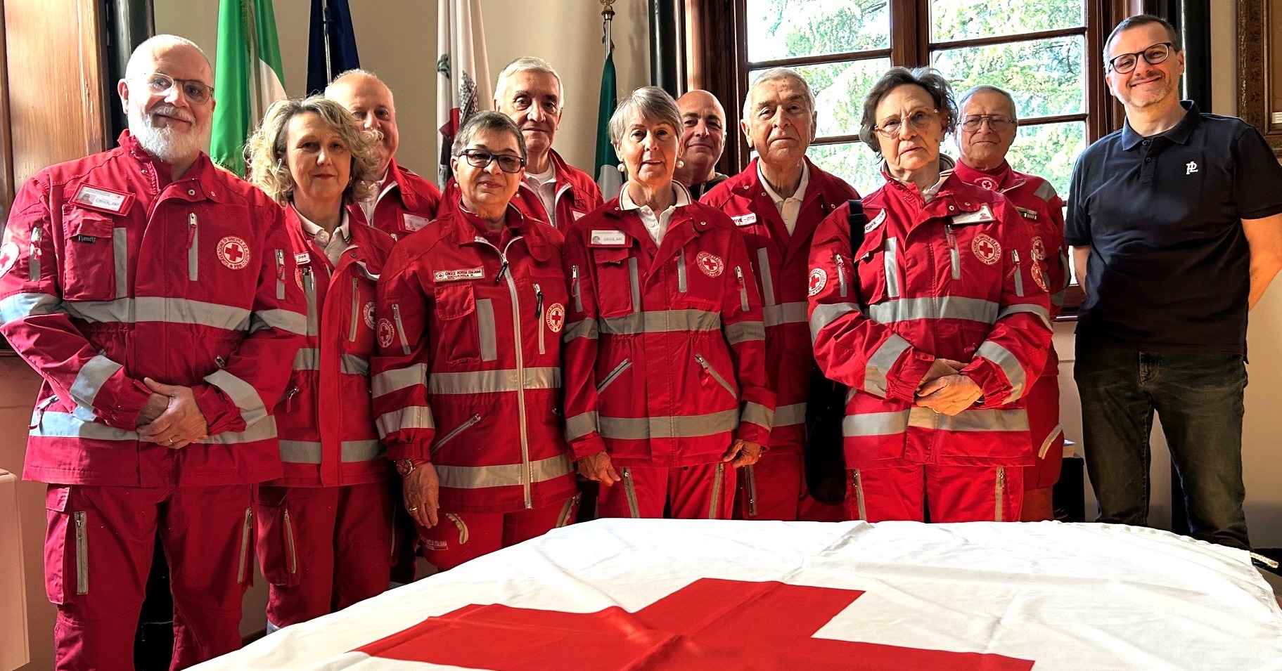 Croce Cristiana Drappeggiata Con Tessuto Isolato | Vettore Premium - Foto 2