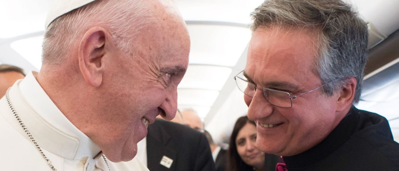 Papa Francesco e monsignor Dario Edoardo Viganò