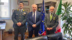 Il comandante provinciale della Finanza Gerardo Martinelli, il procuratore capo Claudio Gittardi e il presidente sezione Anfi Monza Michele Buccella