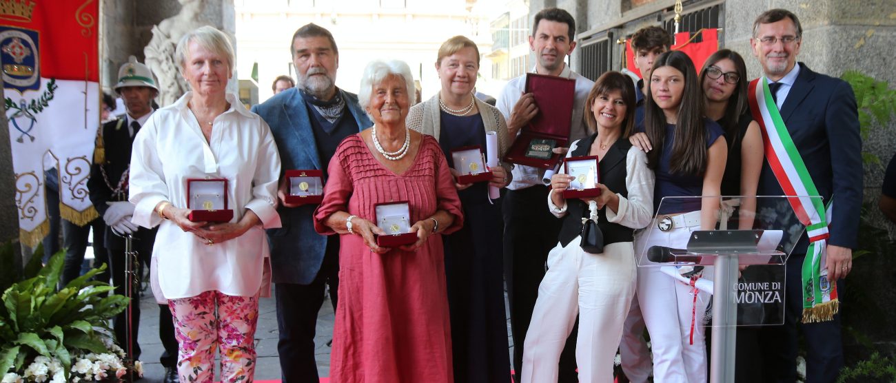Monza Festa patronale san Giovanni Battista Premi san Giovanni 2025 da sinistra-Tiziana Fedeli-Eugenio Galbiati-Rosella Stucchi-Anna Cavenaghi-Associazione carcere Aperto-Famiglia Castelli alla memoria Fabio Castelli-Paolo Pilotto sindaco - foto Radaelli