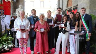 Monza Festa patronale san Giovanni Battista Premi san Giovanni 2025 da sinistra-Tiziana Fedeli-Eugenio Galbiati-Rosella Stucchi-Anna Cavenaghi-Associazione carcere Aperto-Famiglia Castelli alla memoria Fabio Castelli-Paolo Pilotto sindaco - foto Radaelli
