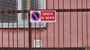 Usmate Velate cartello divieto di sosa