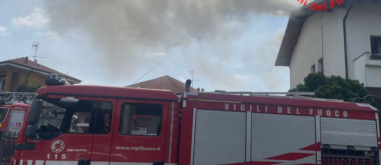 Il tetto in fiamme a Triuggio