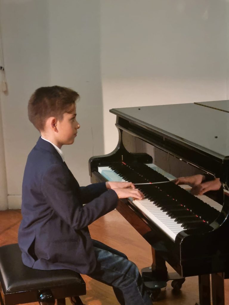 Lions Club Monza Parco e Neoen Philantropy Accendiamo la Solidarietà. 2025 Mattia al Pianofote