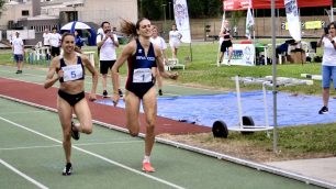 Atletica Troiani Serena a destra supera Laura Pellicoro - Besana Brianza 2025