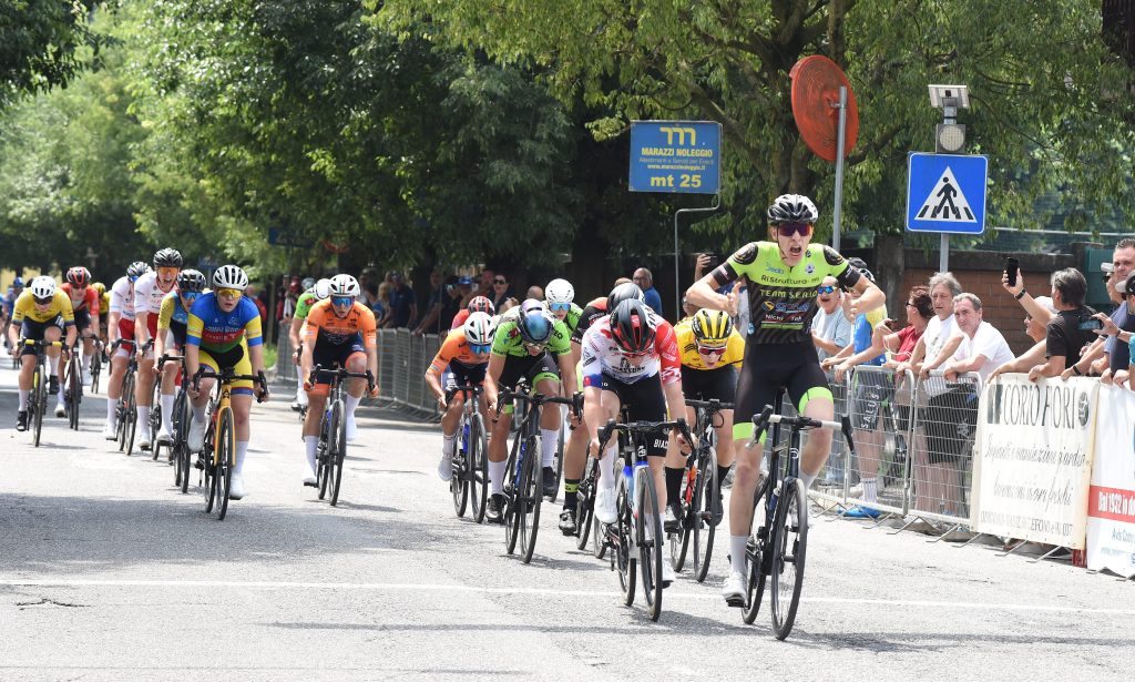 Ciclismo Codogno volata gara allievi Invernizzi batte Corno (US Biassono) 2025