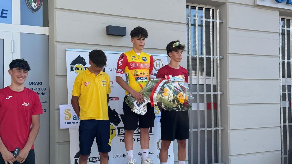 Ciclismo Sovico Gregori Marco al centro 2025 tra Edoardo Mini e Leonardo Manfredi