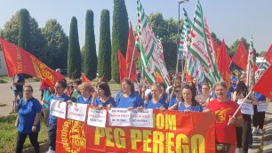 Arcore sciopero e presidio Peg Perego