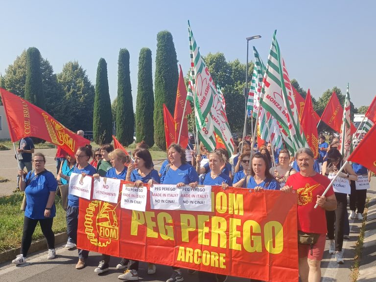 Arcore sciopero e presidio Peg Perego