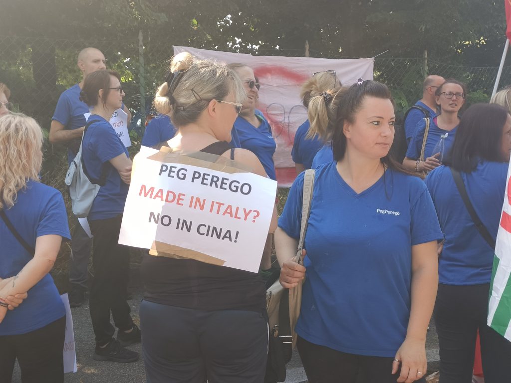Arcore sciopero e presidio Peg Perego