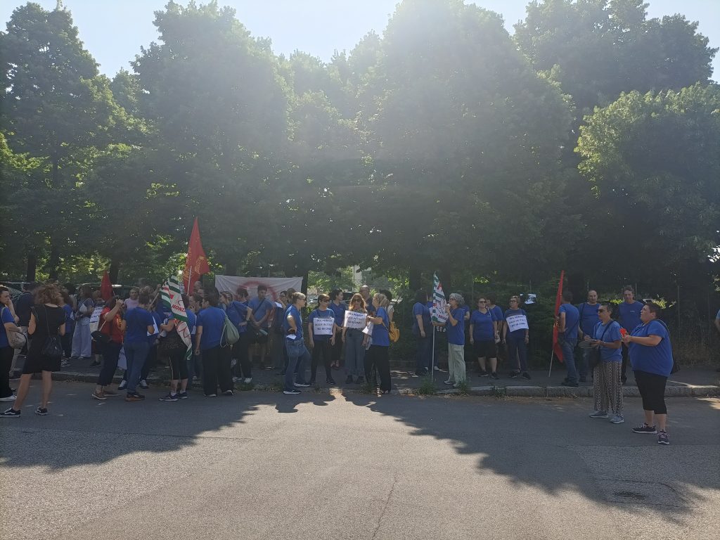Arcore sciopero e presidio Peg Perego