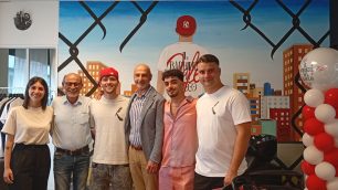Raffaele Di Donato, noto come Fefè il Barbiere del blocco ha aperto il suo primo barber shop a Lissone