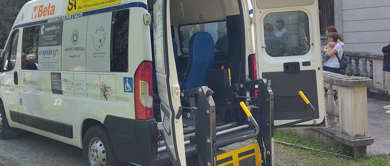 Monza nuovo mezzo disabili centri diurni comunali di via Silva e via Gallarana