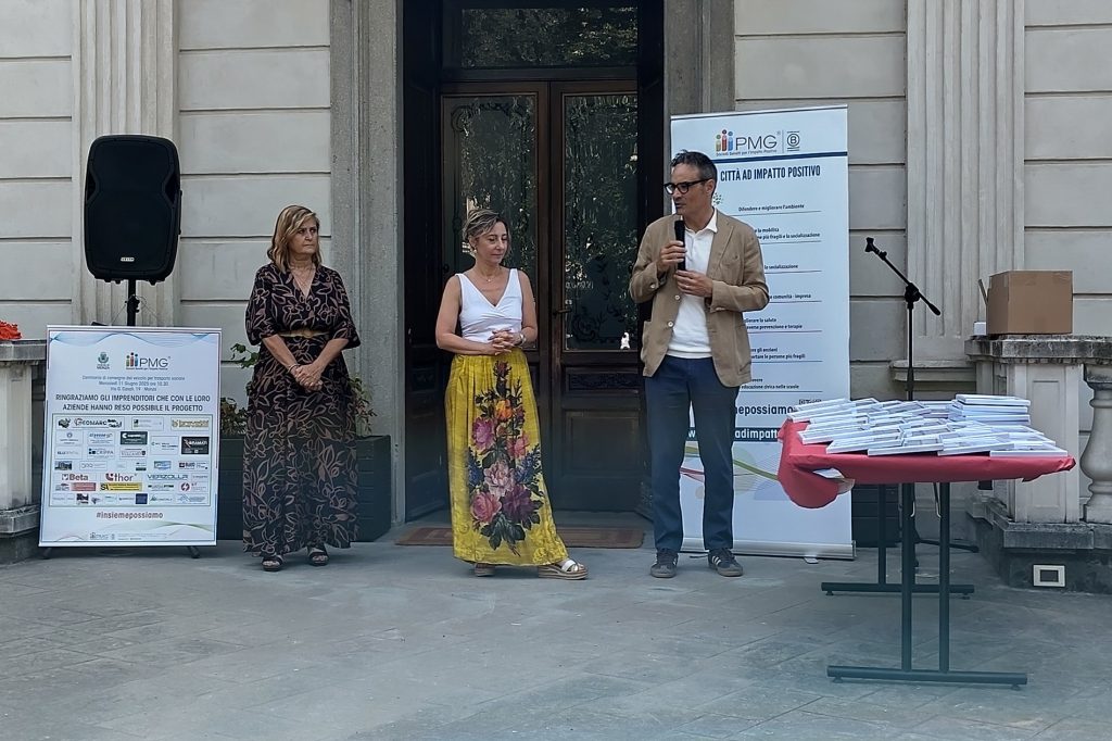 Monza nuovo mezzo disabili centri diurni comunali di via Silva e via Gallarana