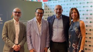 La segreteria della Cisl Lombardia: Secondo da sinistra Fabio Nava