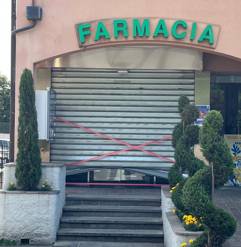Lesmo furto farmacia serranda danno