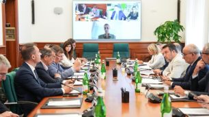 Il tavolo della riunione al Mit sul prolungamento della M5 a Monza