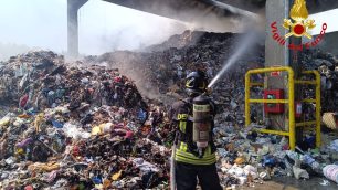 Cermenate ditta rifiuti incendio