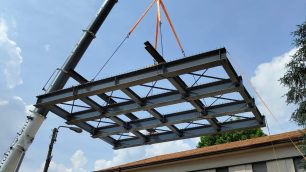 Cesano, la posa della maxi piastra del nuovo ponte