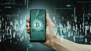 Criptovalute telefono - foto Freepik.com