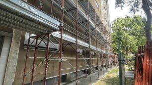 I cantieri alle case comunali di via Manara a Monza