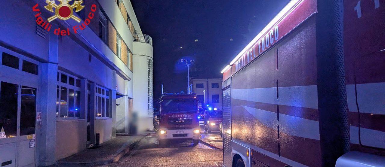 I vigili del fuoco a Cesano Maderno in via Marconato