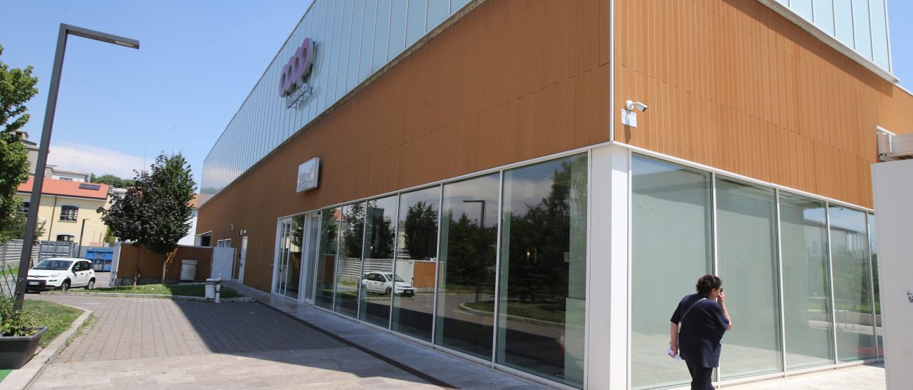Il bar accanto alla Coop di via Marsala a Monza