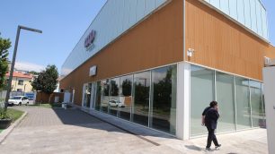 Il bar accanto alla Coop di via Marsala a Monza