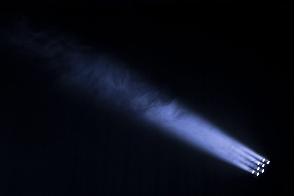 Torce buio sicurezza - foto Pixabay/StockSnap