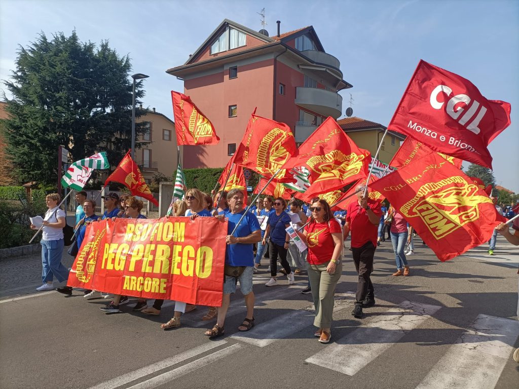Arcore protesta lavoratori Peg Perego