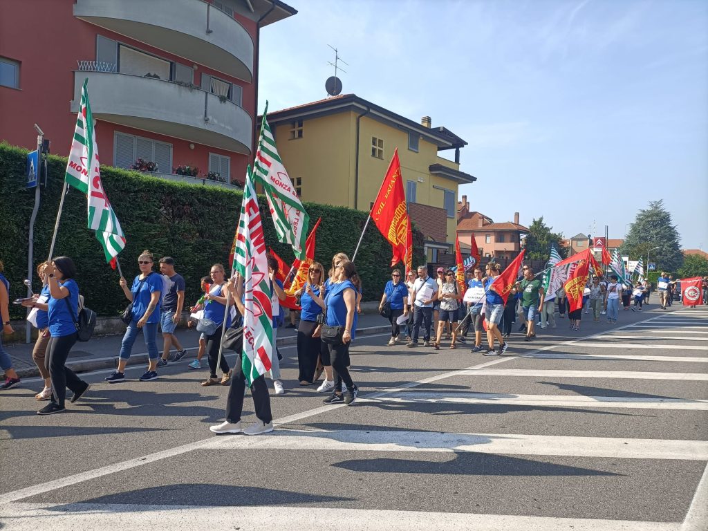Arcore protesta lavoratori Peg Perego
