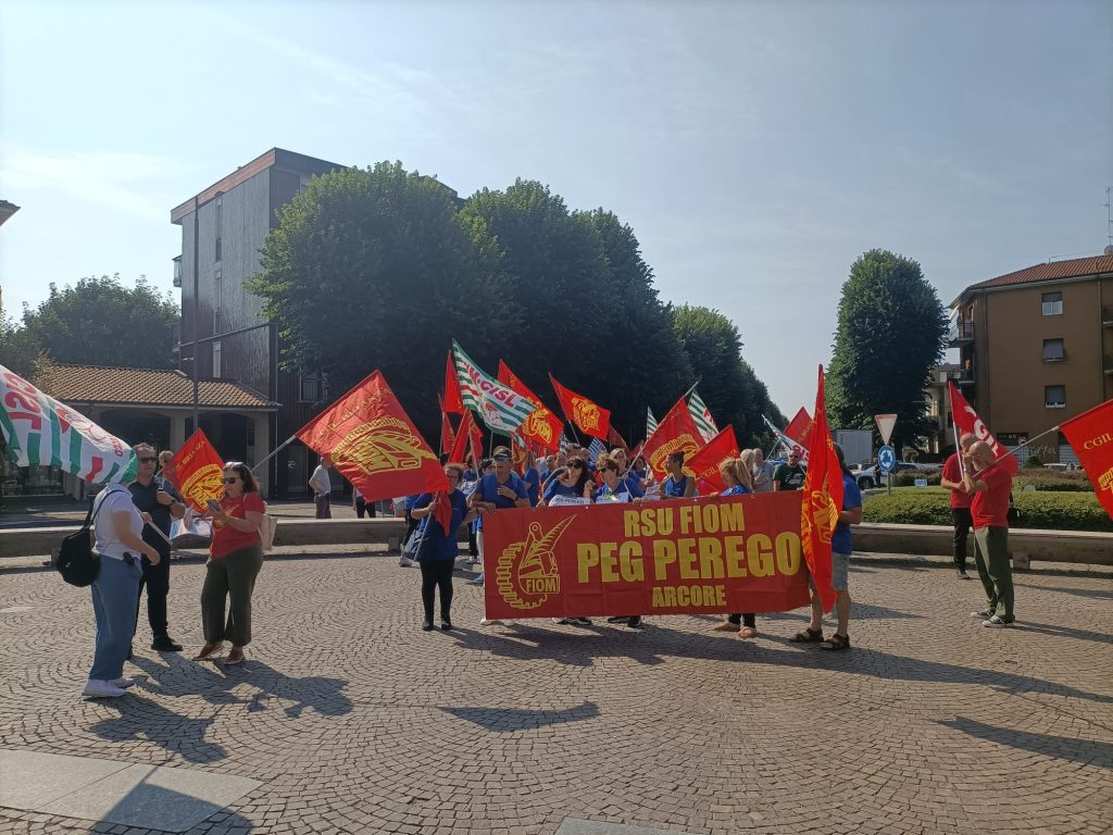 Arcore protesta lavoratori Peg Perego