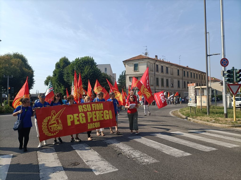 Arcore protesta lavoratori Peg Perego