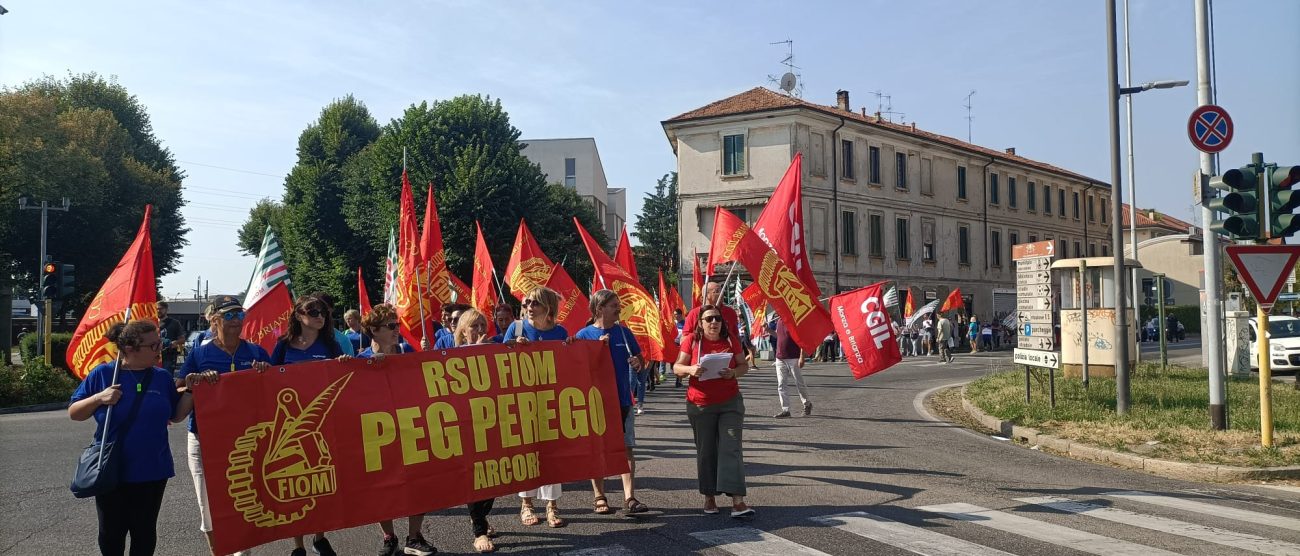 Arcore protesta lavoratori Peg Perego