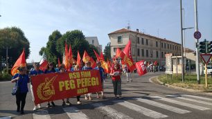 Arcore protesta lavoratori Peg Perego