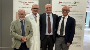 Irccs San Gerardo Monza: da sinistra il presidente Cogliati, il professor Ingelmo, il direttore generale Casazza, il direttore scientifico Invernizzi