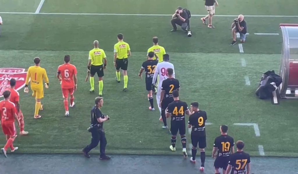 Monza Alcione Pessina ingresso in campo
