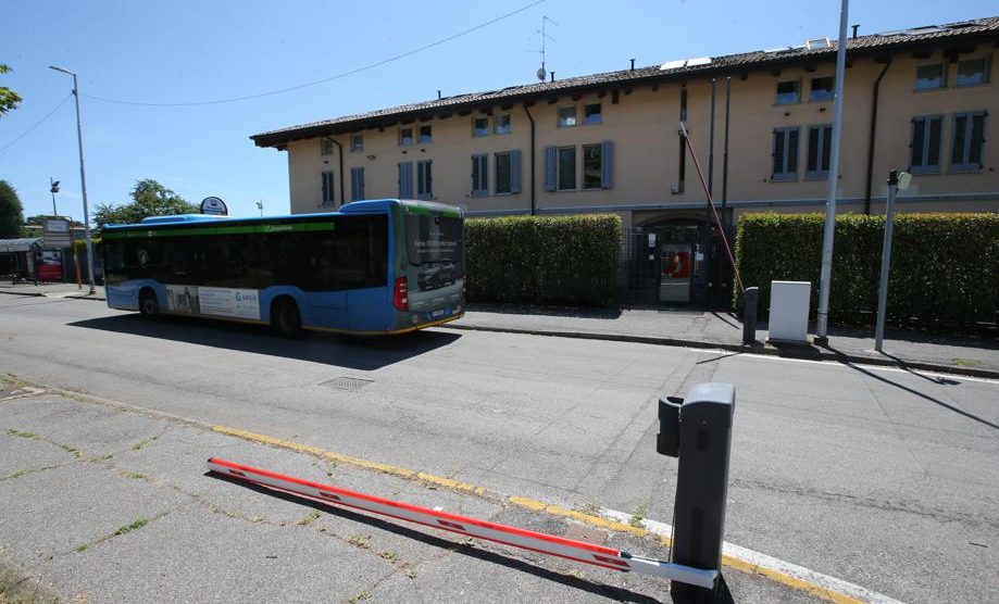 Monza via Pergolesi capolinea autobus - foto Radaelli
